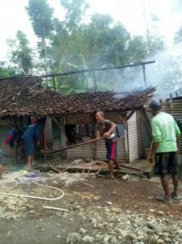 RUMAH DUDA MISKIN TERBAKAR