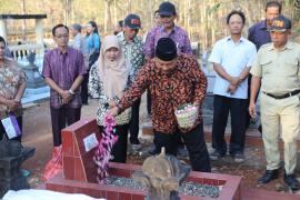 ZIARAH KUBUR KEGIATAN AWAL DALAM RANGKA PERINGATAN HARI JADI DESA KELOR KE 89