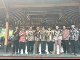 Pemkal Kelor Apresiasi Purna Bakti Kadis DPMKP2KB