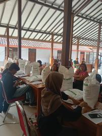 Ringankan Beban Dapur, Bantuan Beras CPP Kembali Disalurkan di Kalurahan Kelor